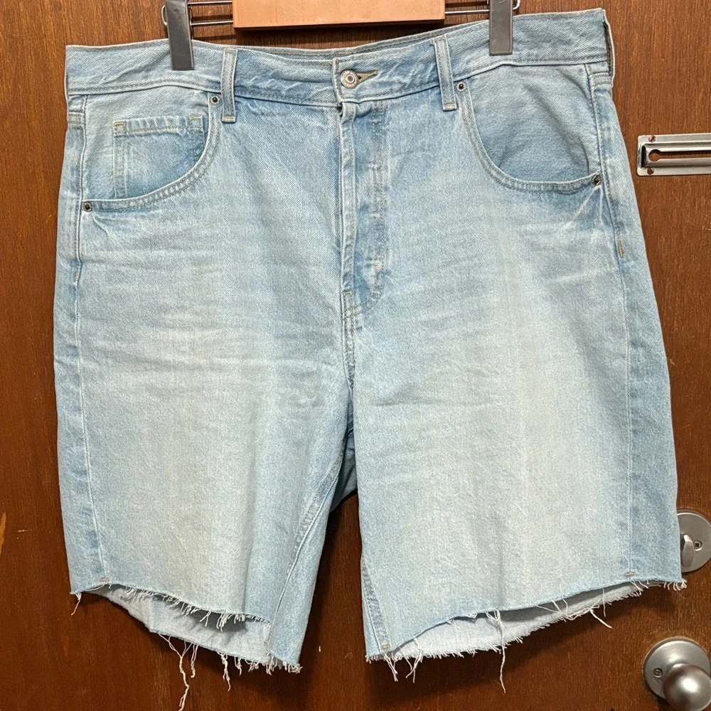 Old Navy Mid-Rise Baggy Cut-Off Jean Bermuda Shorts - Picture 2 of 9